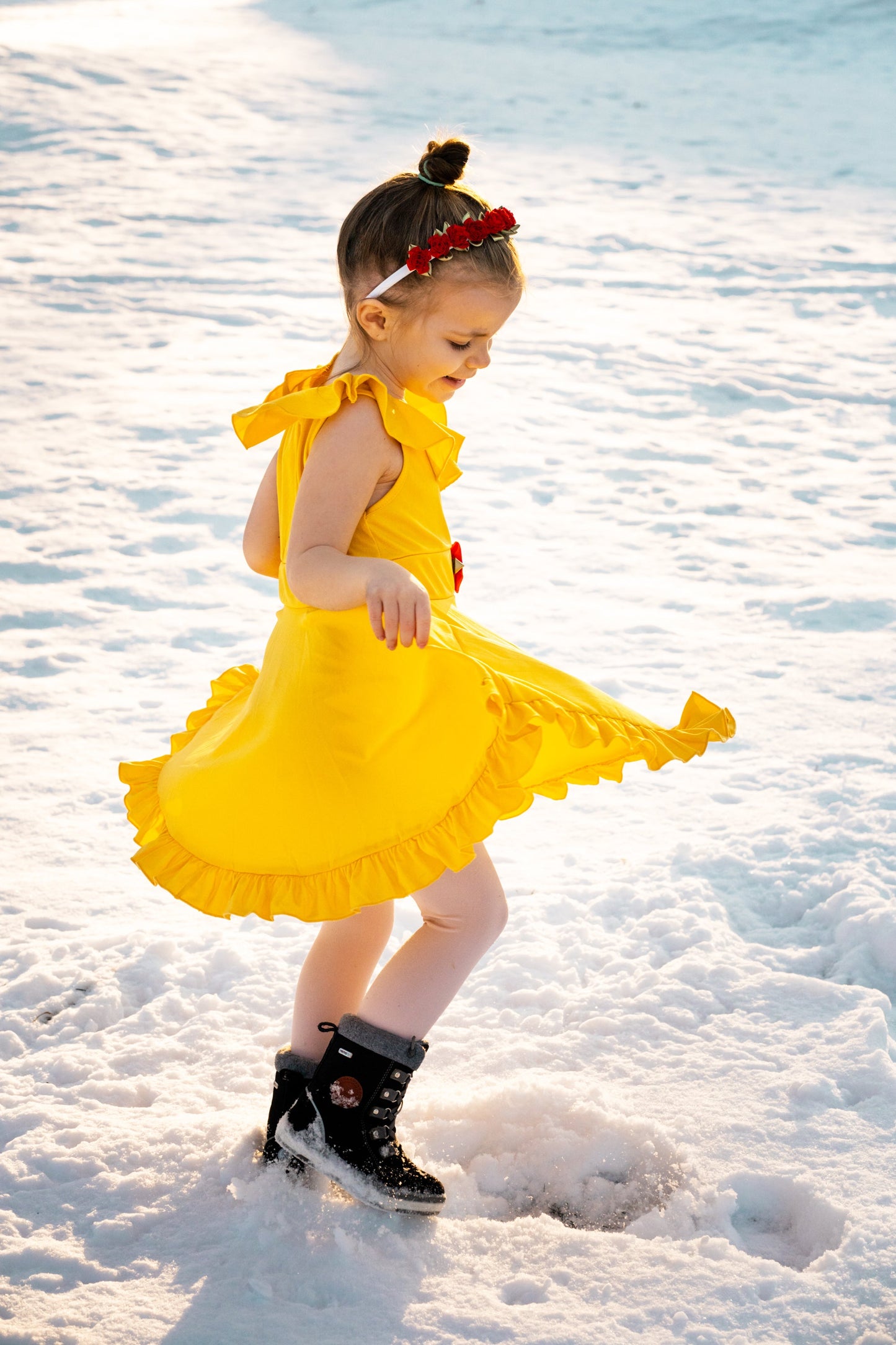 Robe tourbillonnante de beauté jaune