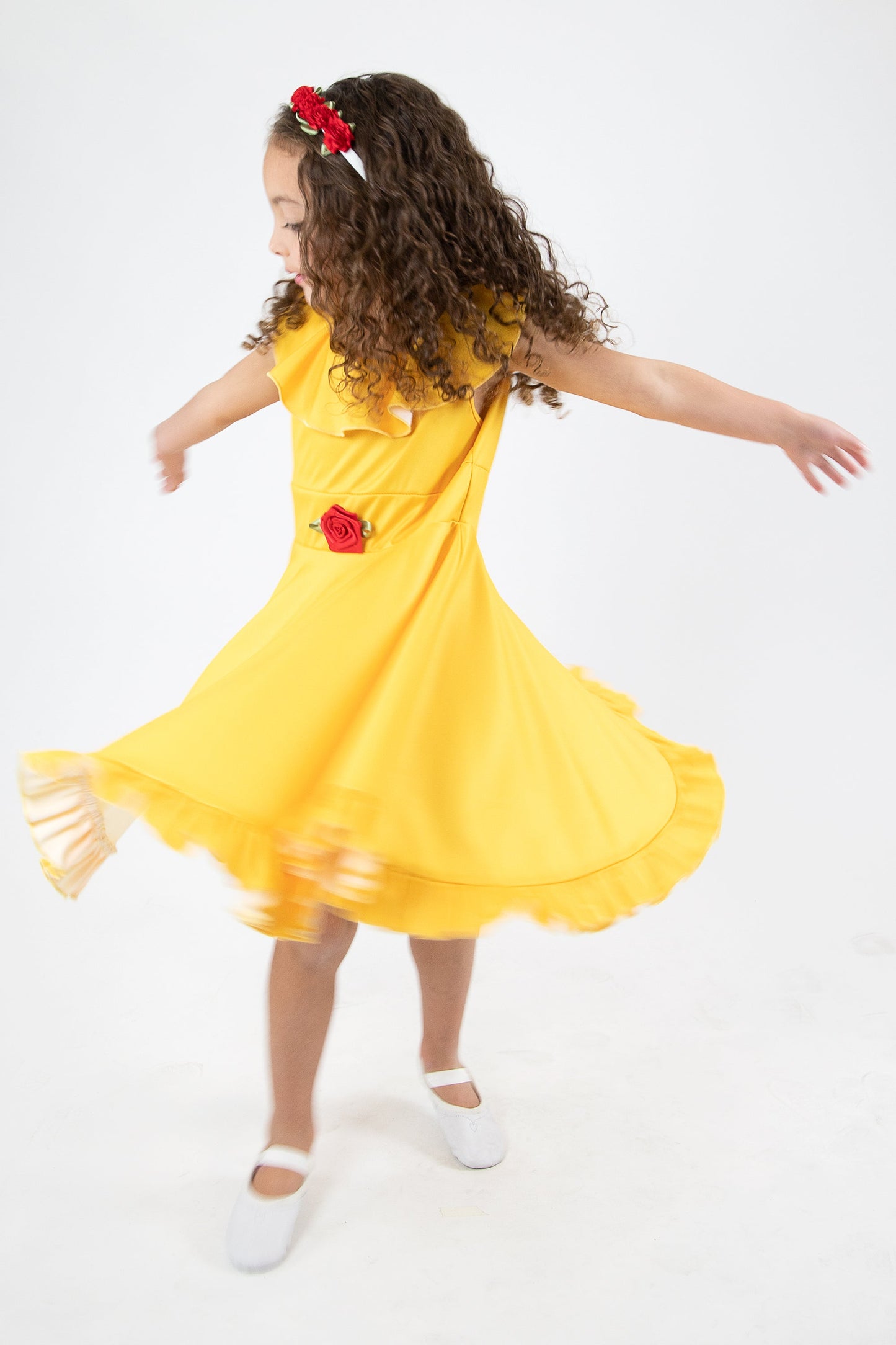 Robe tourbillonnante de beauté jaune